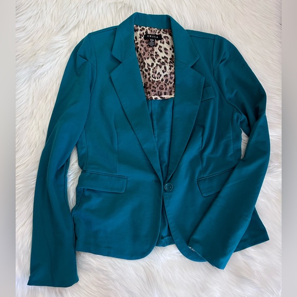 UK2LA Blazer - Picture 3 of 10